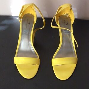 Yellow strap sandals.